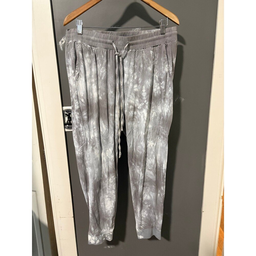 Torrid size 1 gray and white tie dye jogger pants